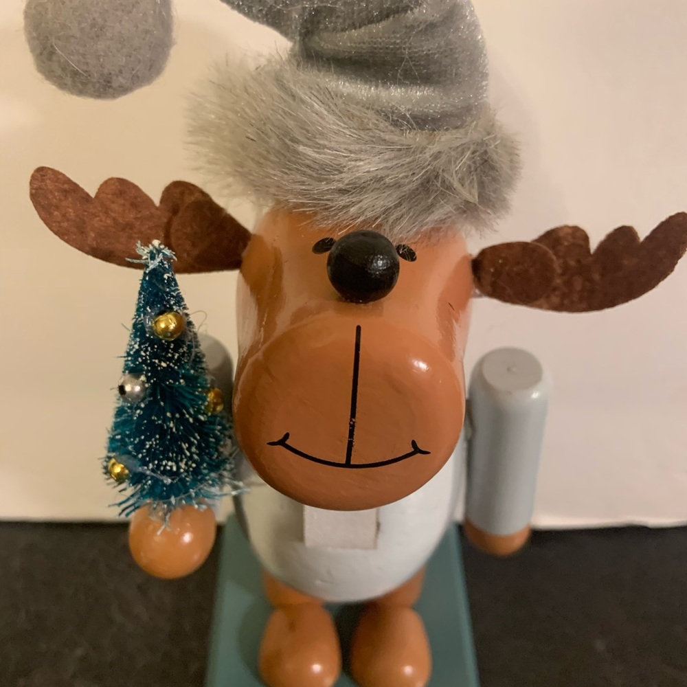 Reindeer nut cracker